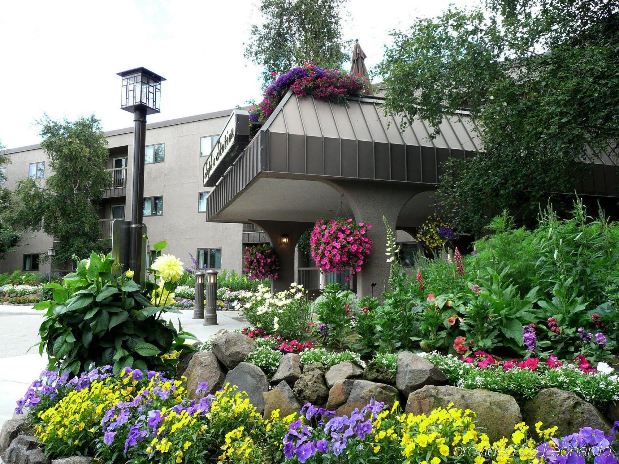 Sophie Station Suites Fairbanks Exterior photo