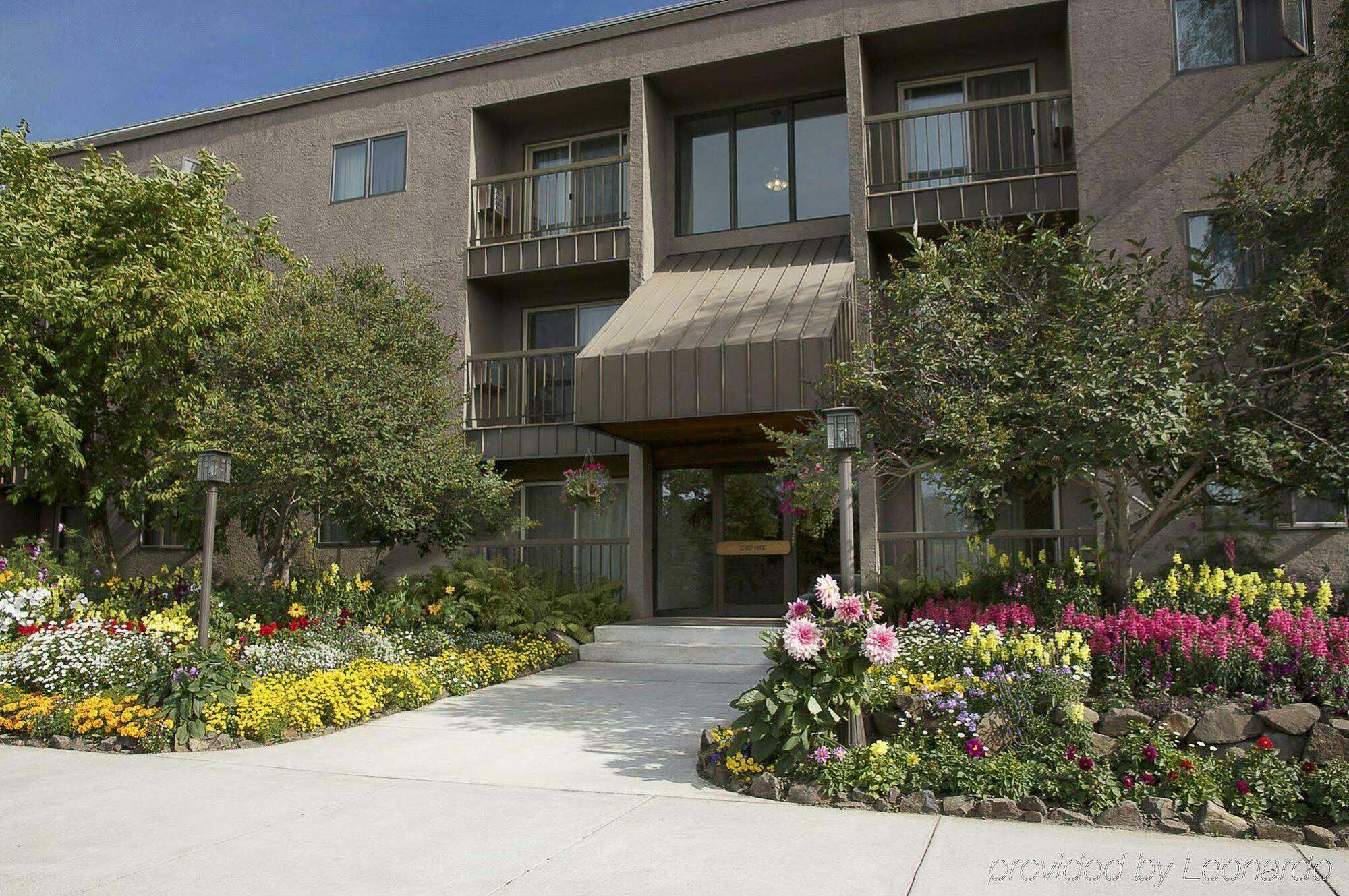 Sophie Station Suites Fairbanks Exterior photo